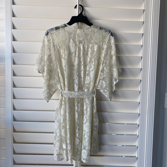 Pins & Needles Lace Kimono Top in Ivory (Size S) - Picture 4 of 9